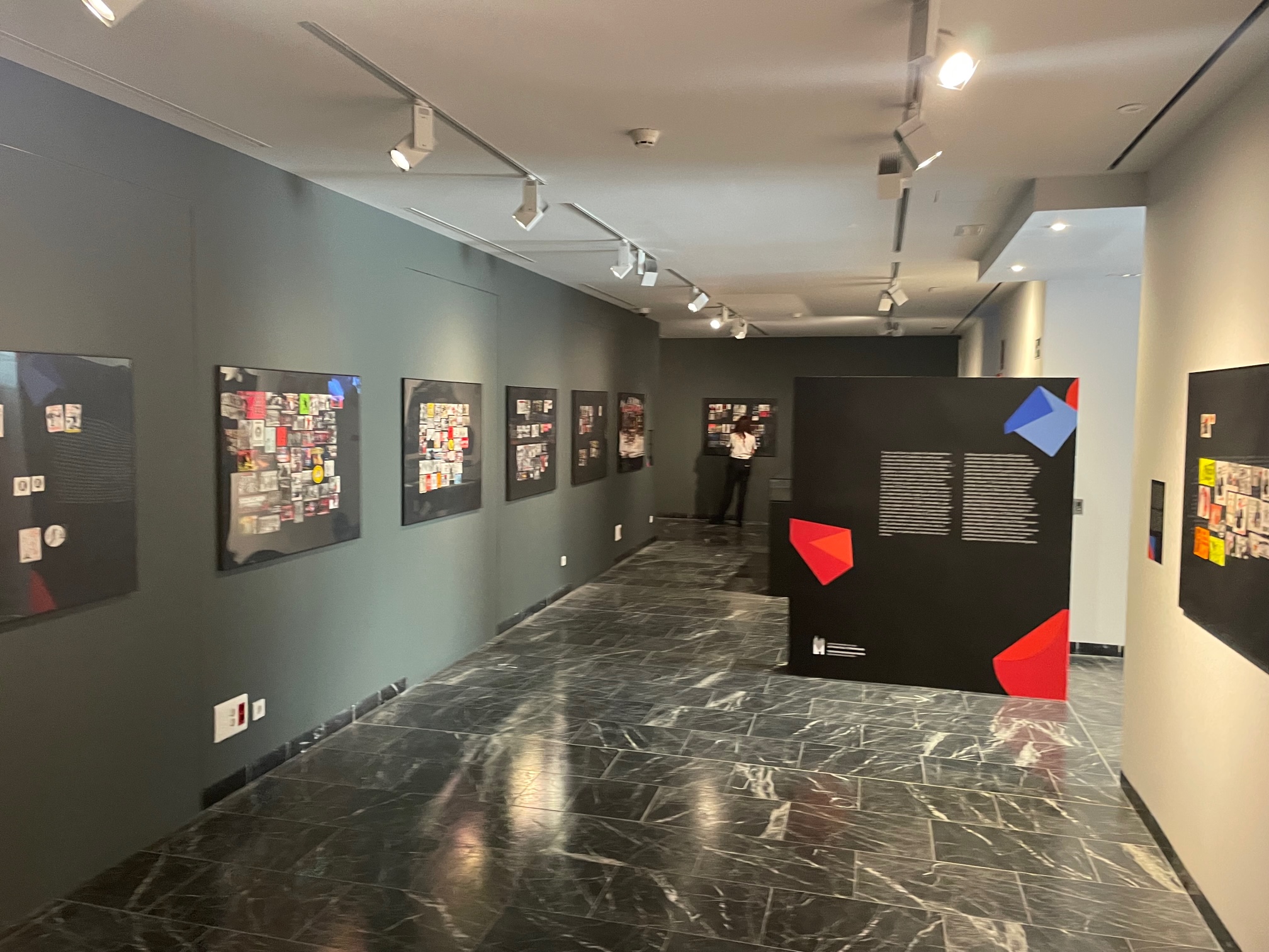 Exposición “Pegatinas Del Odio” En El Memorial Hasta El 17 De Julio