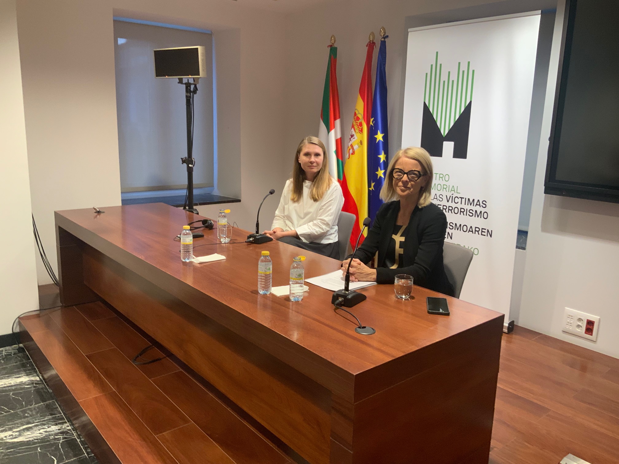 Vídeo Del Diálogo “La Historia Limitada. La Verdad Histórica En La Ficción Literaria” De Tatiana Tibuleac En El Memorial. 22 De Octubre.