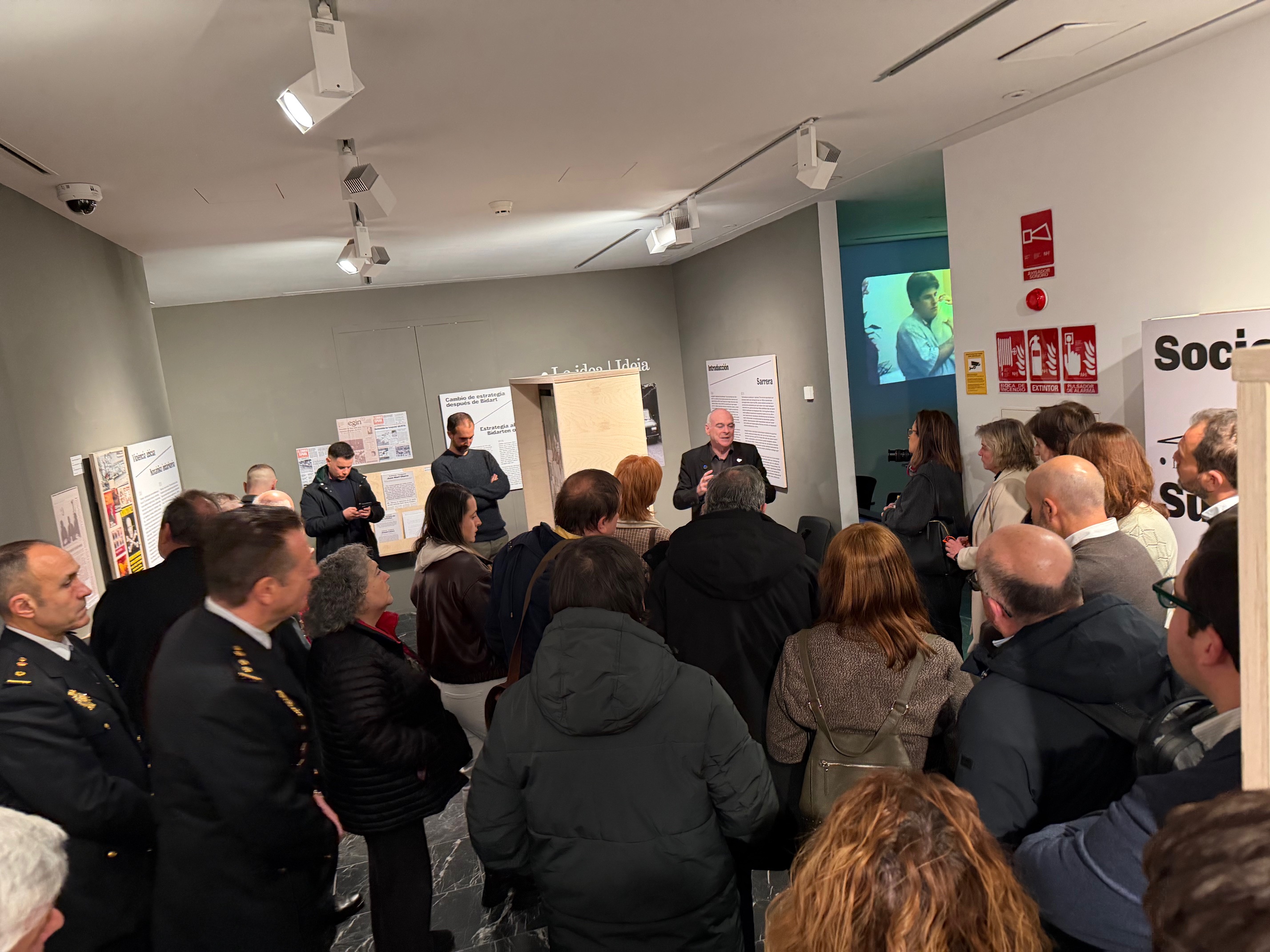 La Exposición “Socializar El Sufrimiento (1995-2010)” En El Memorial Hasta El 12 De Abril