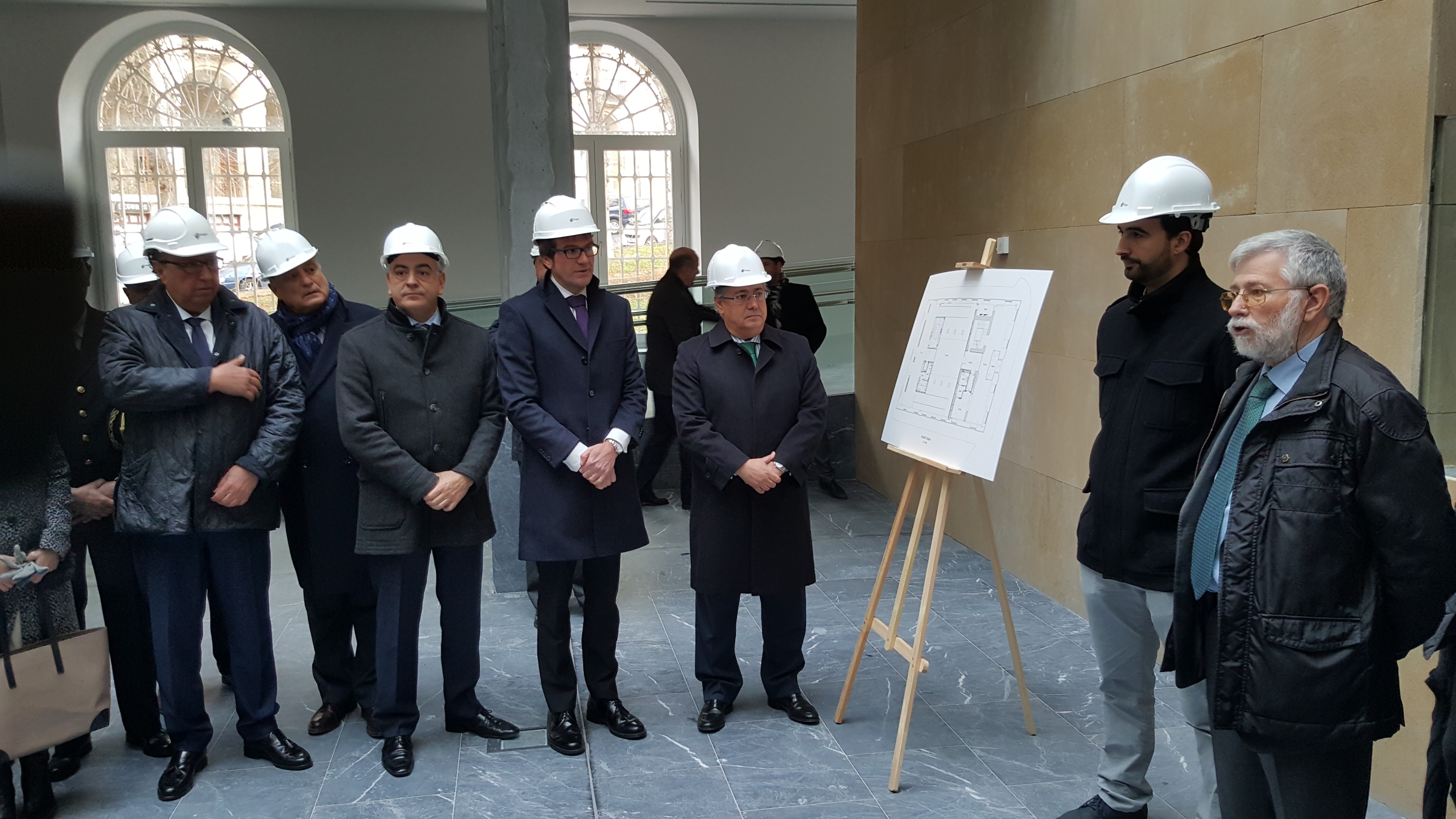 Visita Del Ministro Del Interior A Las Obras Del Memorial
