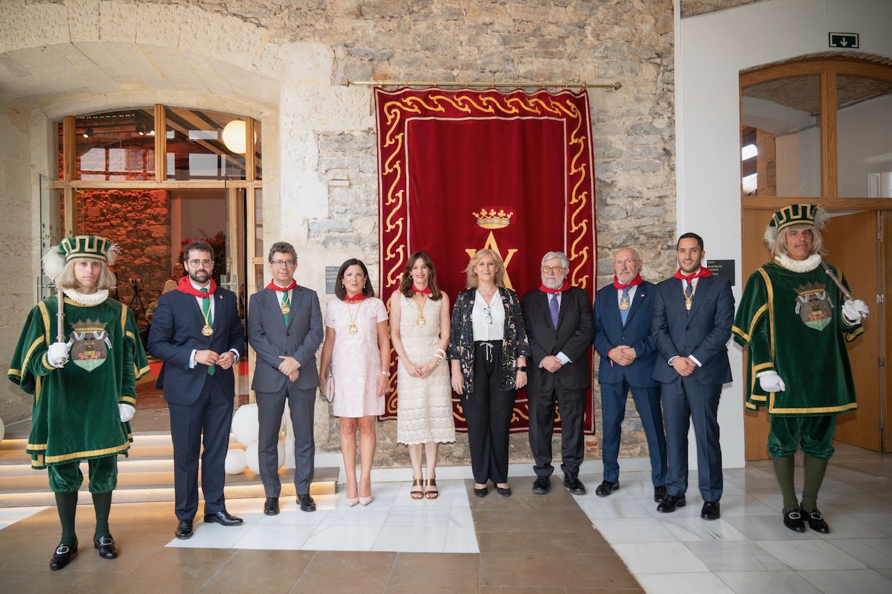 El Ayuntamiento De Vitoria-Gasteiz Entrega Al Memorial La Medalla De Oro De La Ciudad