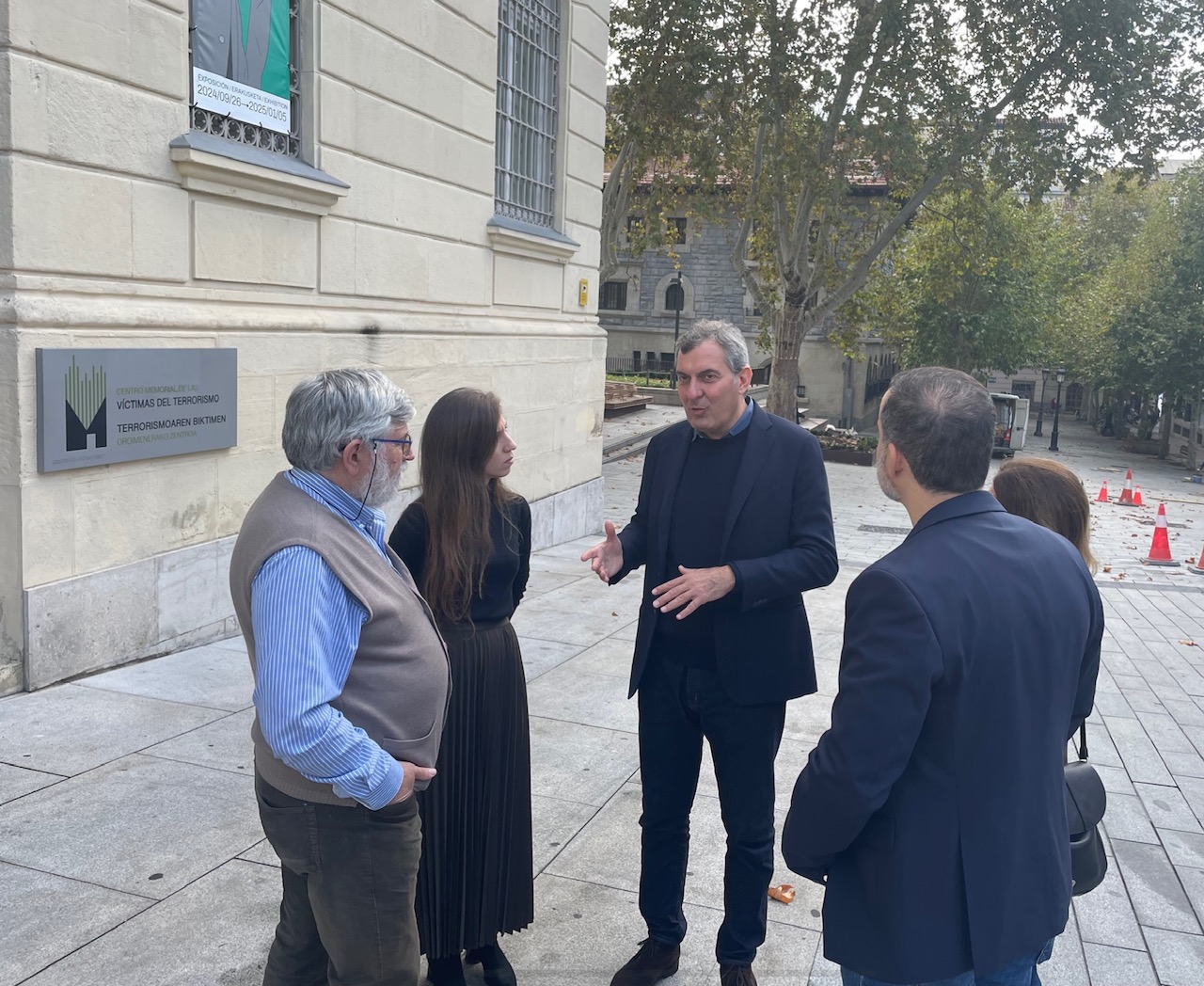 Mario Calabresi En El Memorial. 16 De Octubre, 19:00 Horas. Con Los Traductores Al Euskera De “Salir De La Noche”.