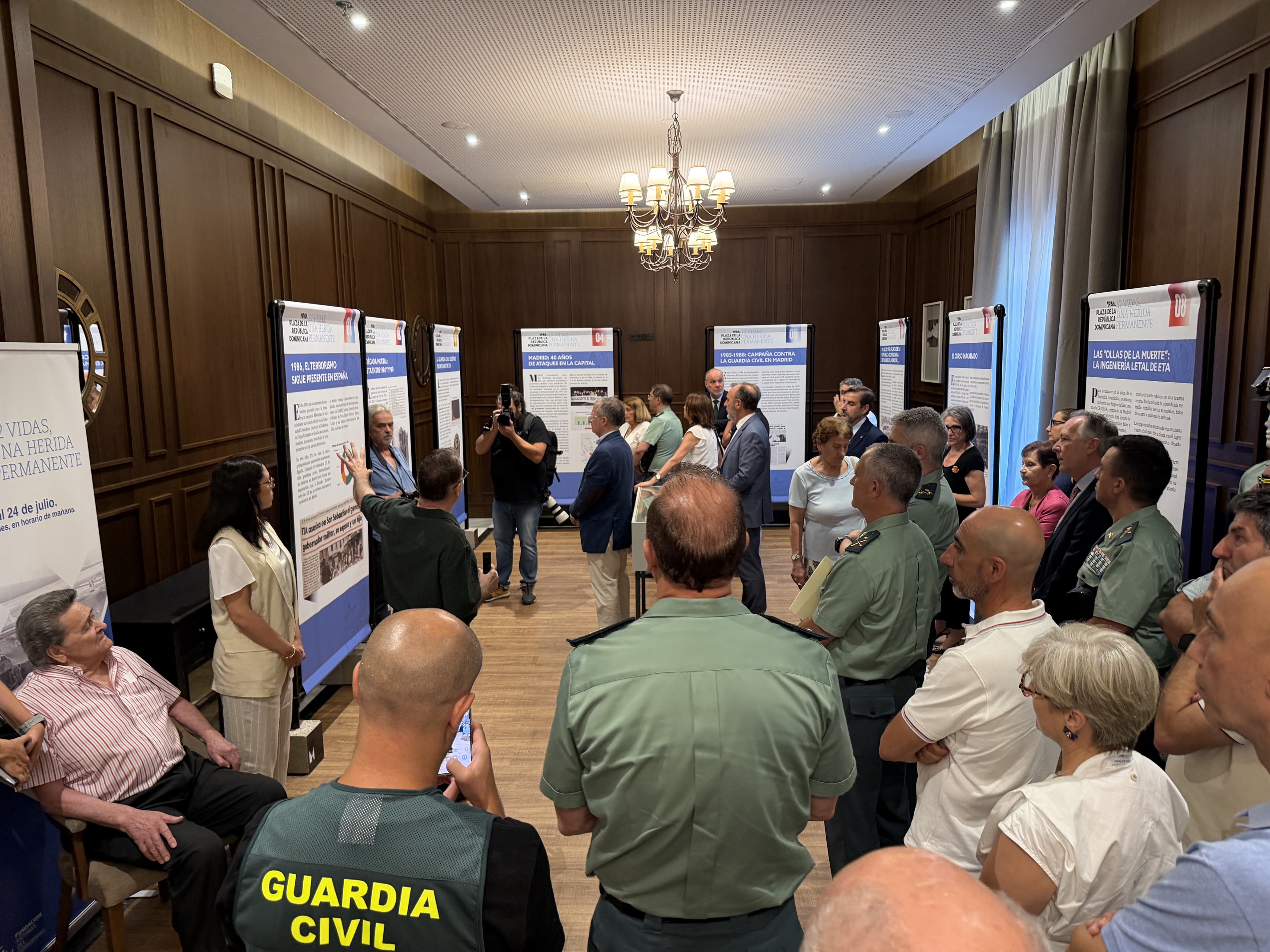Memorial Y FVT Inauguran En Madrid La Exposición “1986. Plaza De La República Dominicana. 12 Vidas, Una Herida Permanente”